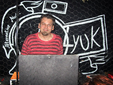 View larger image View larger image